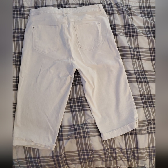 White Gloria V capri - Picture 3 of 4